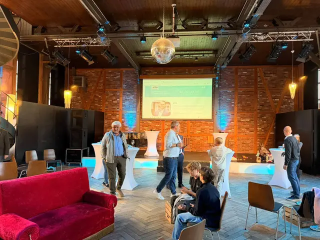 In der Stader Seminarturnhalle bereitet sich die CDU auf ihre "Wahlparty" vor | Foto: mn