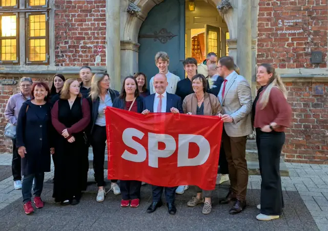 Die Stader Genossen haben allen Grund zur Freude. Die SPD stellt wieder den Stader Bürgermeister | Foto: kk
