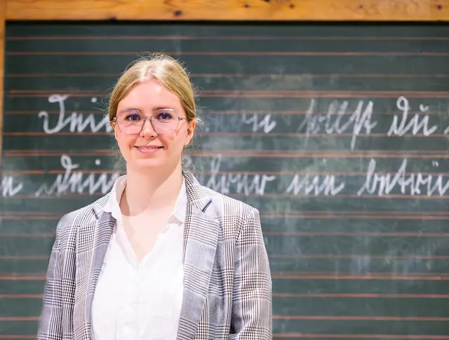 Am Dienstag, Donnerstag und Sonntag während des "Ferienspaß" führt Kuratorin Lea Finzel um 14 Uhr Familien durch die Sonderausstellung „Von Federkiel und Rechenschieber“. | Foto: FLMK