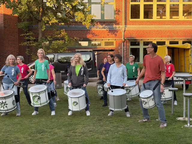 Rhythmische Unterstützung für den guten Zweck: Die Gruppe Sambucada aus Tostedt | Foto: Manuela Quade