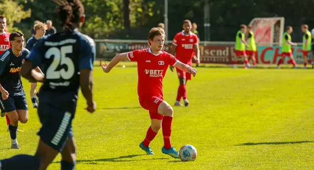 Niklas Schulz, hier gegen Norderstedt II, brachte die Buchholzer per Elfmeter zwischenzeitlich auf 2:3 heran  | Foto: NULLACHT