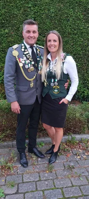Tim Krüger und seine Frau Mareike sind neue Vizekönige in der Moor | Foto: Schützenverein Moor