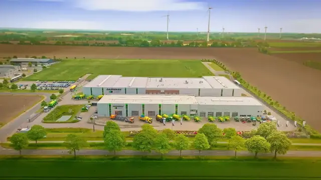 Die HERBERT DAMMANN GmbH in Hedendorf entwickelt und produziert Fahrzeuge und Geräte für die Pflanzenschutz-, Flughafen- und Kommunaltechnik  | Foto: HERBERT DAMMANN GmbH