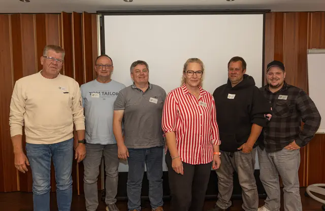 Corinna Kluth wurde als Obermeisterin der Sanitär-Innung bestätigt. Zu ihrem Team gehören (v. li.) stellv. Kassenwart Stefan Wenk, stellv. Schriftführer Kai Ehlert, Kassenwart Karsten Steinke, Lehrlingswart Bastian Krüger und Stellvertreter Jan Schnittker. Es fehlen stellv. Obermeister Andreas Hellmann und Schriftführerin Sonja Ehlert | Foto: ks