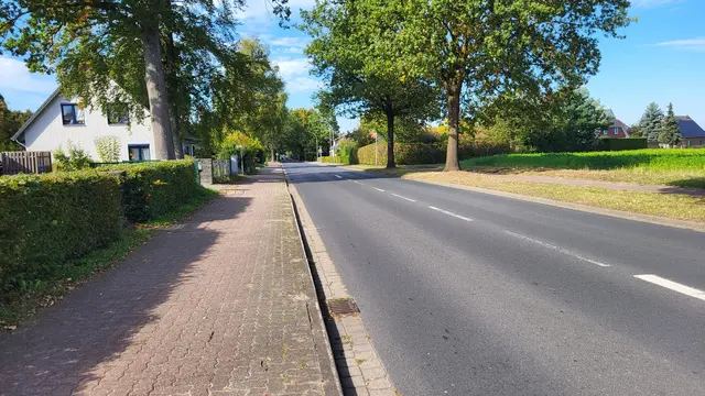 Die L141 (Weller Straße und Bahnhofstraße) soll im gesamten Verlauf durch Tostedt zur Tempo-30-Zone werden | Foto: sh