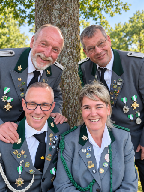 Vizekönig Wolfram Wetzel (unten li.) mit Nicole Wetzel (unten re.), Harald Jander (oben li.), Nils Pralow (oben re.)
 | Foto: Schützenverein Schierhorn e.V.