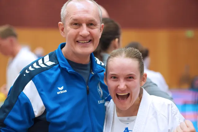  und Blau-Weiss-Trainer Martin Weber und Katharina Bibik nach ihrem Halbfinalsieg in Oberhausen | Foto: Felix Kaiser, Deutscher Karate Verband