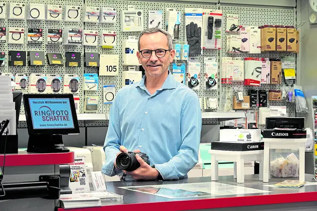Filialleiter Ralf Maurer bei Foto Schattke in Buxtehude | Foto: Schattke
