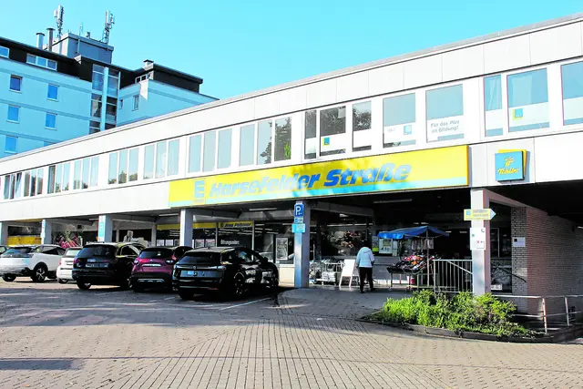 Der Edeka-Markt an der Harsefelder Straße feiert am Freitag, 9. Oktober, Wiedereröffnung mit neuem Inhaber | Foto: sb