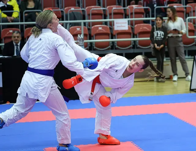Katharina Bibik (re.) punktet in dieser Szene mit einem Kick | Foto: BLW