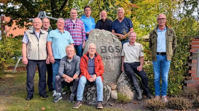 Die ehemaligen Beamten der technischen Abteilung des Bundesgrenzschutzes feierten an ihrem alten Standort in Winsen ihr 50-jähriges Dienstjubiläum
 | Foto: Jan Filter