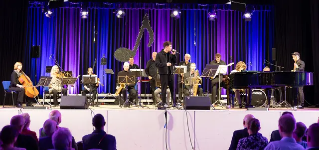 Die Musikschule Winsen feierte ihr 50-jähriges Bestehen mit einem Konzert in der voll besetzten Stadthalle - mit dabei die Lehrerband | Foto: Musikschule Winsen