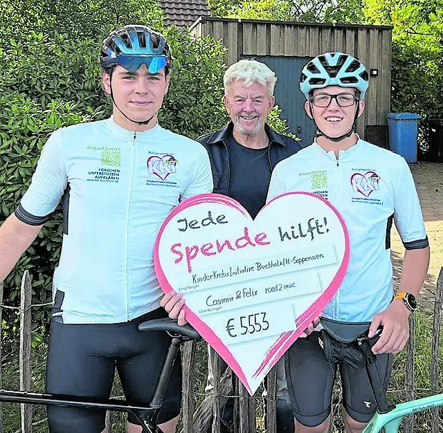 Freude bei der Spendenübergabe (v. li.): Casimir Jackenkroll, Udo Pagenkämper (KKI) und Felix Käberich | Foto: KKI