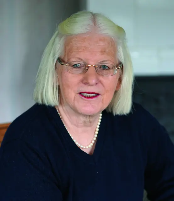 Die Hollenstedter Volkskundlerin und pensionierte Studienrätin Dr. Inge Buggenthin informiert über die Schulgeschichte | Foto: privat