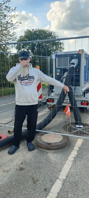 Anwohner beklagen eine teils extreme Geruchsbelästigung, die von der Baustelle ausgeht | Foto: Olaf Moers