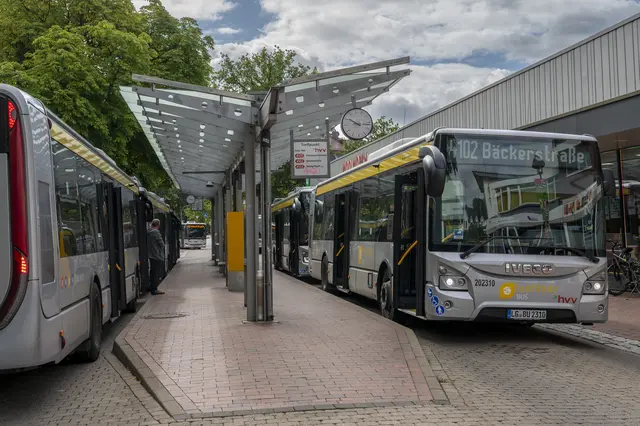 Die Linien des Buchholz Bus begegnen sich am Treffpunkt | Foto: Stadtwerke Buchholz