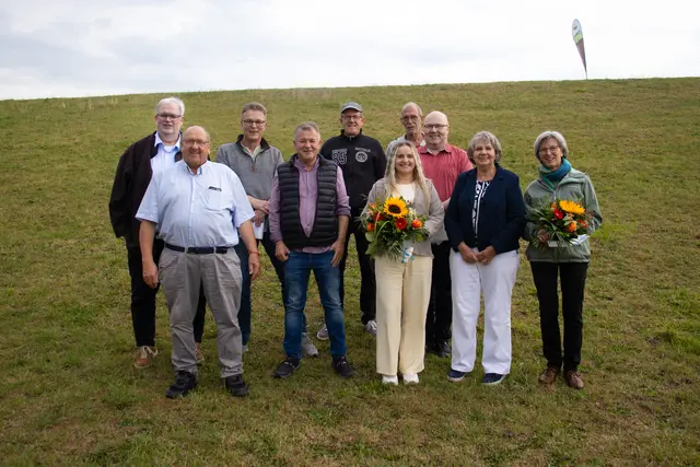 Christiane (2. v. re.) und Rudolf Behr (2. v. li.) bedankten sich bei langjährigen Mitarbeitern. Nicht auf dem Bild sind Quan Han Nguyen und Gundula Sontowski | Foto: Behr