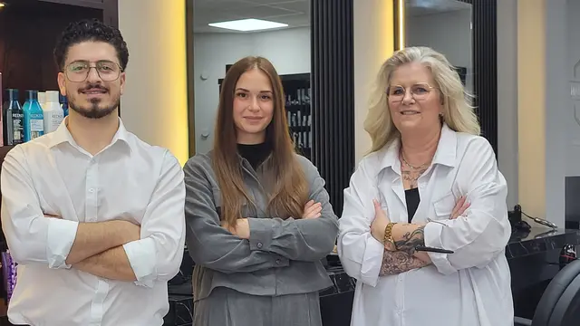 Deniz Bütün (v. li.), seine Ehefrau Cristina und Andrea Schmidt freuen sich auf viele Stammkunden | Foto: sh
