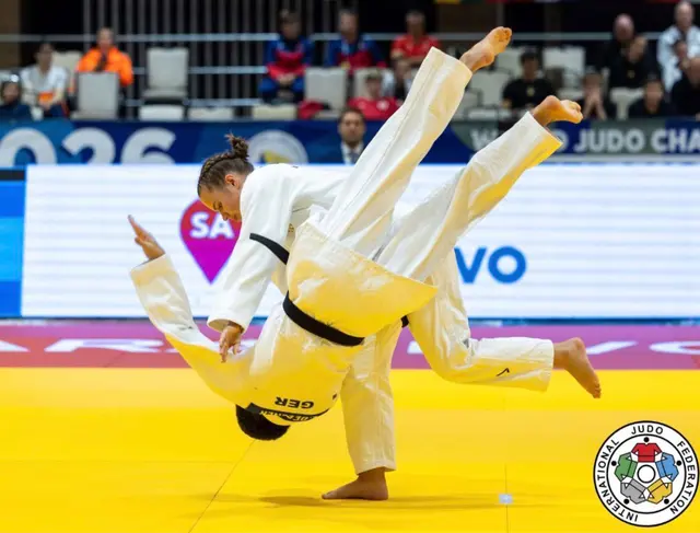Das stöckter Judo-Duo  Jette Buchholz (re.) und Laurenz Degener in Action... | Foto: Sabau Gabriela