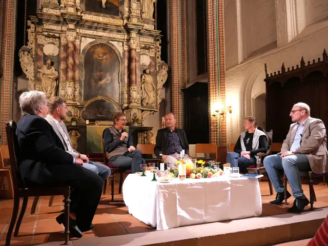  Sybille Große (v. li.), Benjamin Dippel, Ulfert Smidt, Christoph Schönbeck, Annegret Schönbeck und Daniel Kaiser beim Orgeltalk | Foto: Christa Haar-Rathjen