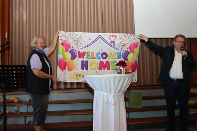 Mit einem "Welcome Home"-Banner wurde Randy Carmichael herzlich begrüßt | Foto: LKG