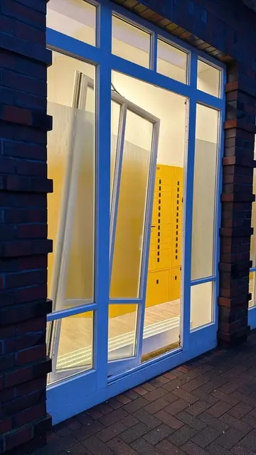 Die Täter hebelten bei ihrem Einbruchsversuch ein Fenster aus | Foto: privat