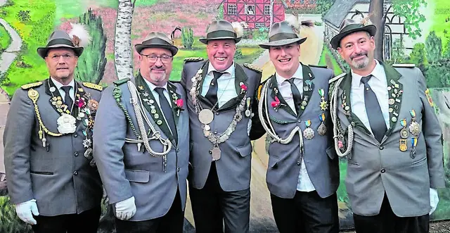 Nach dem Ermiitel des Vizekönigs (v. li.): Präsident Dirk Niedereichholz, Andi Lenz, Andre Oswald "Der Verspätete", Brian Faulseit und Bernd Wehrmann | Foto: André Welle