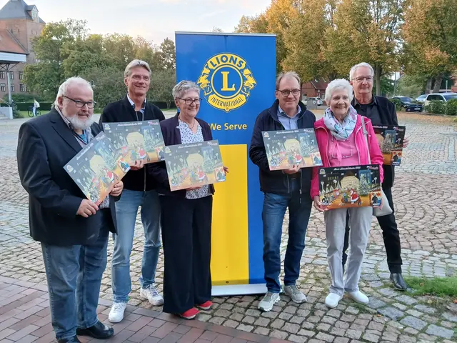 Von links: Prof. Dr. Rolf Wiese (Heimat- und Museumsverein), Dietmar Kruse (Lions) Gisela Wiese (Heimat- und Museumsverein), Thomas Kaiser (Lions), Ina Ricanek, Reiner Kaminski (Lions) | Foto: Bernd Ricanek