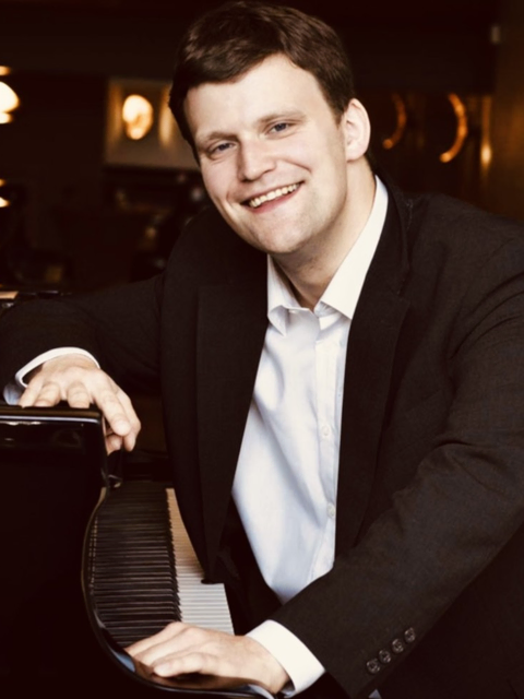 Kultur in der Kirche: Christian Schällert ist mit seinem Soloprogramm CAPRESSO in der St. Marienkirche in Himmelpforten zu Gast.  | Foto: Steffen Guth