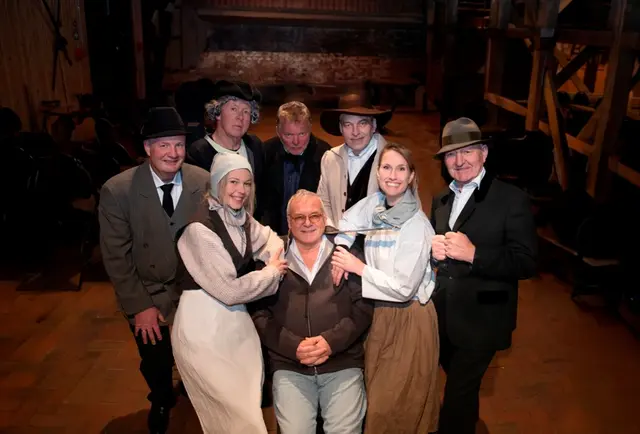 Die Darstellerin ihren historischen Kostümen mit Autor Thomas Rosteck 

 | Foto:  Lana-Mariesa Schütt