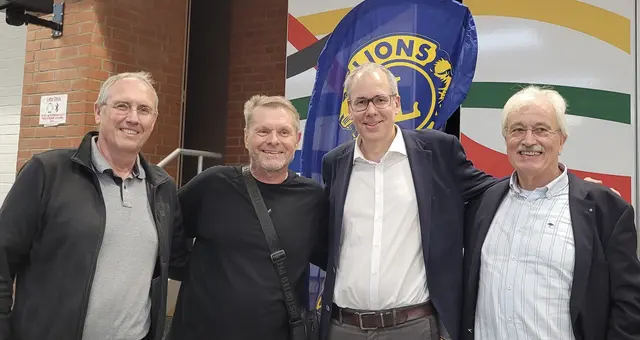 Peter Sommer (v. li.), Uli Borowka, Thomas Butter und Helmut Schulze | Foto: Stiftung LIONS Club Buxtehude