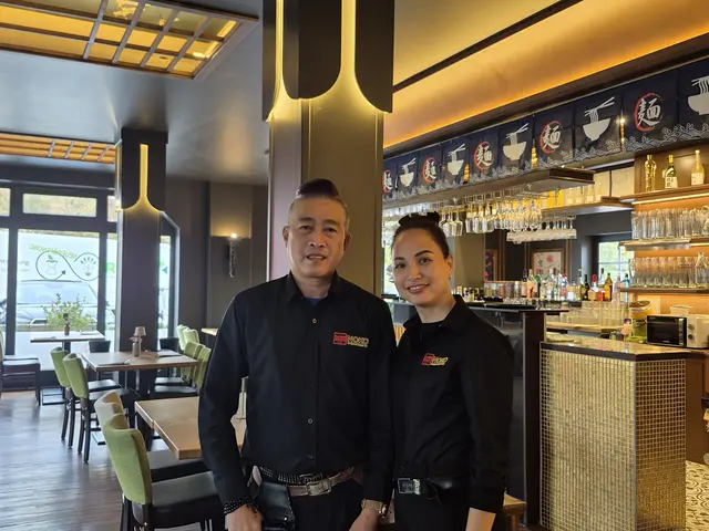 Huu Duc (li.) und Hang kümmern sich um die Gäste | Foto: pöp
