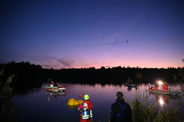 Den Abschluss der Übung bildete ein Rettungseinsatz auf einem Baggersee bei Horneburg | Foto: DLRG