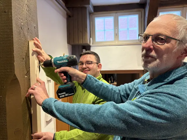 Ehrenamtliche sind im Museum handwerklich im Einsatz | Foto: Museum im Marstall