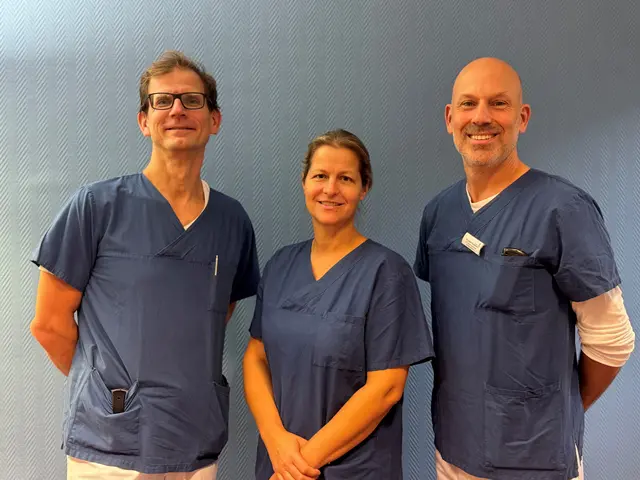 Das Team um Oberärztin Dr. Friederike Niehaus, den Ltd. Oberarzt Dr. Daniel Hausmann (r.) und Chefarzt Dr. Klaus Hertting (l.) der Kardiologie in den Krankenhäusern Buchholz und Winsen bietet ein neues Verfahren bei Lungenembolie an. | Foto: Krankenhäuser Buchholz-Winsen