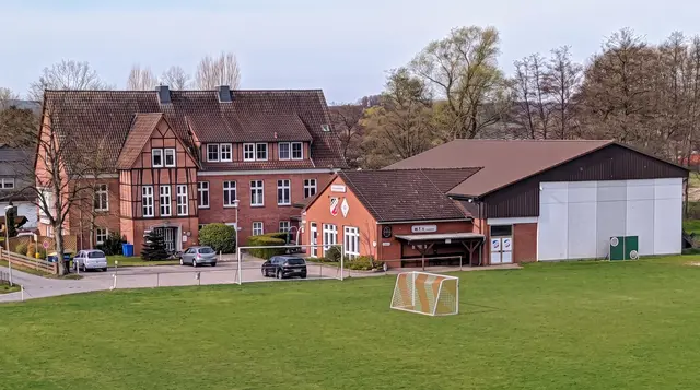 Am Hoopter Sportplatz 2 haben gleich mehrere Hoopter Vereine ihre Räumlichkeiten und laden jetzt zu einem gemeinsamem Tag der offenen Tür ein | Foto: Jan Filter