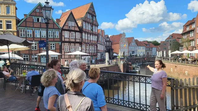 Besonders das historische Ambiente am Hansehafen lockt die Stade-Besucher | Foto: SMTG