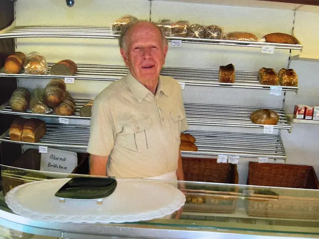 Wilhelm Herrmann Schmanns, Bäckermeister seit 1962, im ehemaligen Verkaufsraum (ca. 2008) | Foto: Schmanns