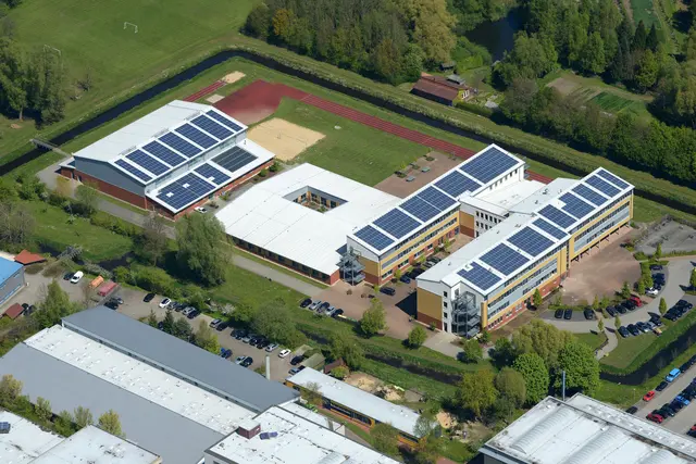 In der Sporthalle der BBS III in Stade ereignete sich die Massenschlägerei | Foto: Martin Elsen/nord-luftbilder.de