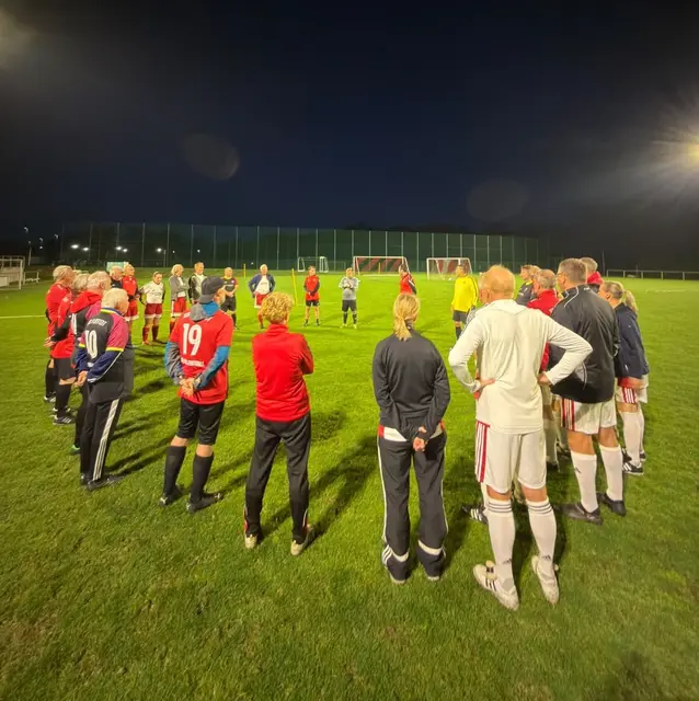 Große Runde beim Warm Up vor dem Spiel | Foto: TUS Fleestedt/Vergin