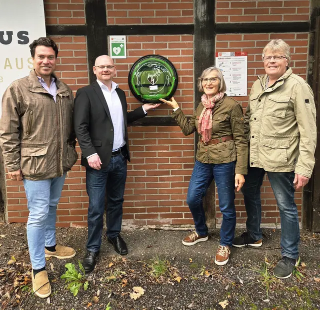 Gemeinsam für mehr Sicherheit in Nindorf:  Alexander Tietz (v. li.), Timo Böttcher, Gerlinde Wippich und Wilfried Koeplin | Foto: Sabine Roschlaub