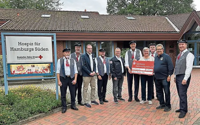 Die Spende in Höhe von 4.000 Euro des Lions Club Harburger Berge wurde direkt im Hospiz für Hamburgs Süden übergeben | Foto: Lions Club Harburger Berge