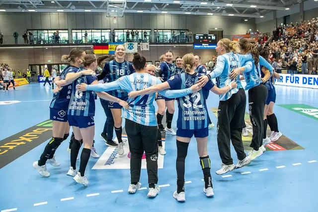 Jubelkreis nach dem SIeg gegen Neckarsulm | Foto: Ralf Hasenbeck