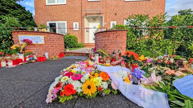 Nach der schrecklichen Bluttat von Stade erinnerten unzählige Blumen und Kerzen an die sechs Menschen, die in der Mutter-Kind-Einrichtung gewaltsam zu Tode kamen | Foto: jd