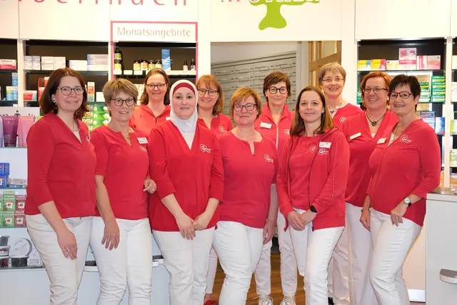 Das elfköpfige Team der Linden-Apotheke ist seit vielen Jahrzehnten für seine Kunden in Buchholz da | Foto: Linden Apotheke