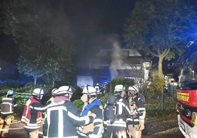 Dichter Qualm drang aus der Garage | Foto: Polizeiinspektion Harburg