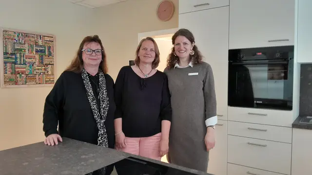 Freuen sich auf den Start des neuen Familienzentrums (v. li.): Anke Rademacker, Claudia Naaf-Pawolka und Stades Fachbereichsleiterin Annette Müller-Borghardt  | Foto: Hansestadt Stade