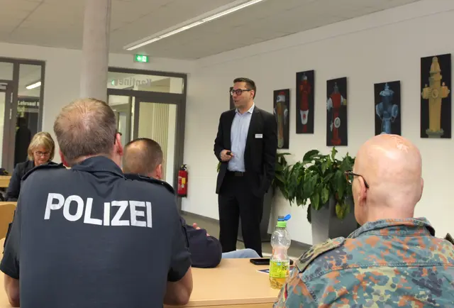 Gemeinsam vorbereitet auf Krisen und Katastrophen:
Katastrophenschutzakteure im Landkreis Harburg tauschen sich beim fünften 3K-Treffen über Blackout-Vorsorge aus
 | Foto: Landkreis Harburg 