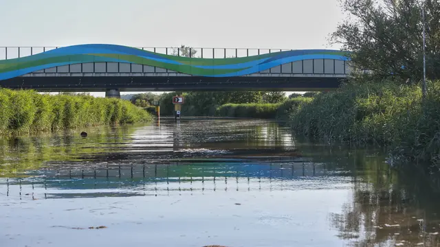 Vom Wasser hat Arnold Deibele ganz neue Perspektiven auf den Fluss und die menschlichen Einflüsse drumherum | Foto: Arnold Deibele