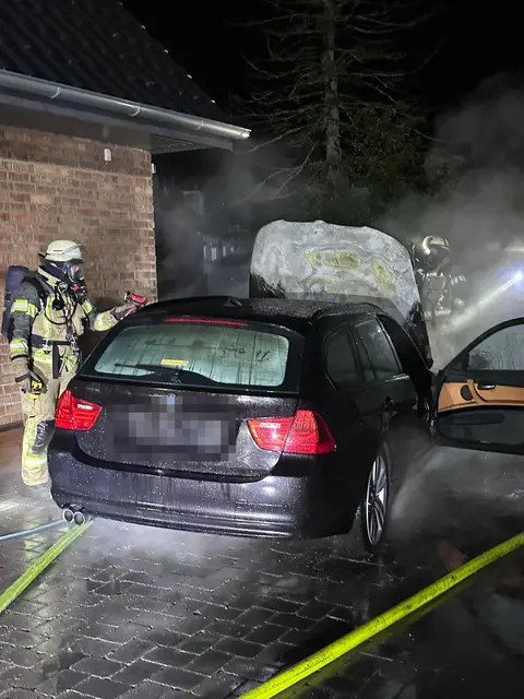 Die Feuerwehr bei den Löscharbeiten | Foto: Freiwillige Feuerwehr Hansestadt Buxtehude